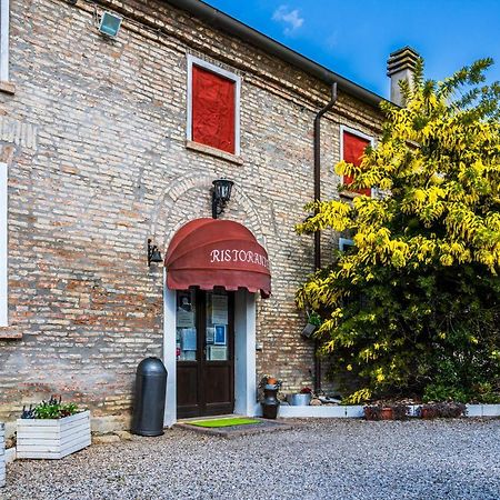 La Locanda Degli Artisti Medelana Bagian luar foto
