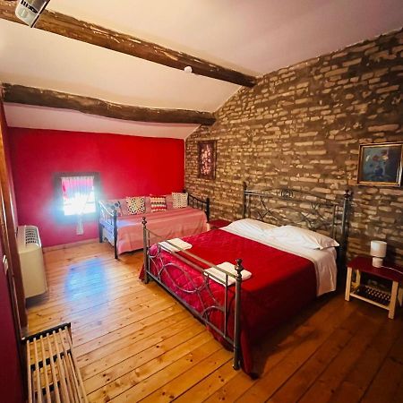 La Locanda Degli Artisti Medelana Bagian luar foto