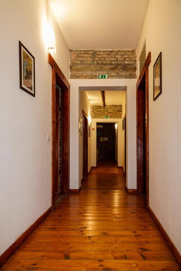 La Locanda Degli Artisti Medelana Bagian luar foto