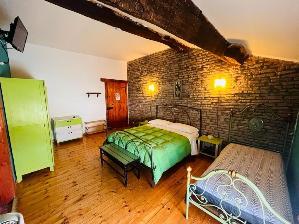 La Locanda Degli Artisti Medelana Bagian luar foto