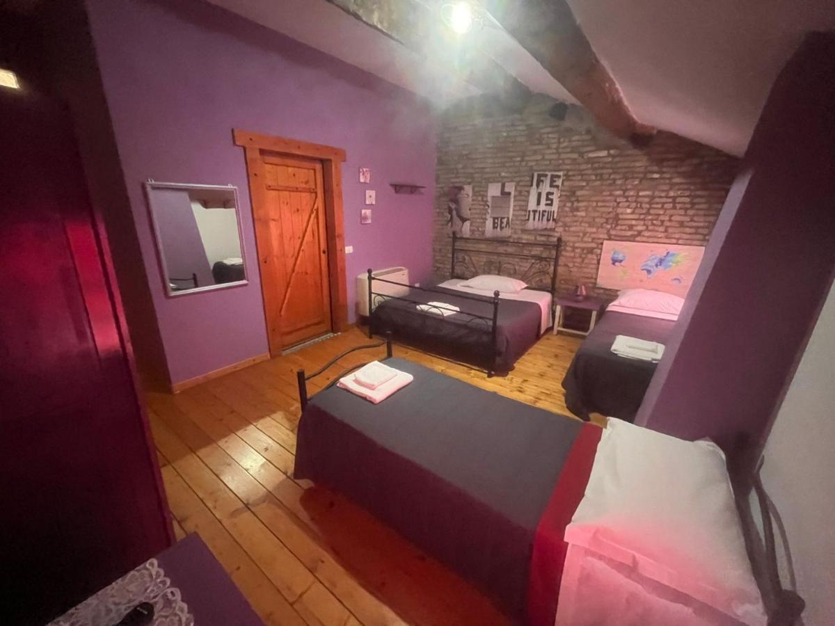 La Locanda Degli Artisti Medelana Bagian luar foto