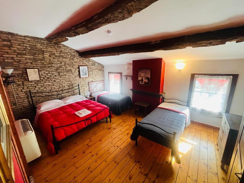 La Locanda Degli Artisti Medelana Bagian luar foto